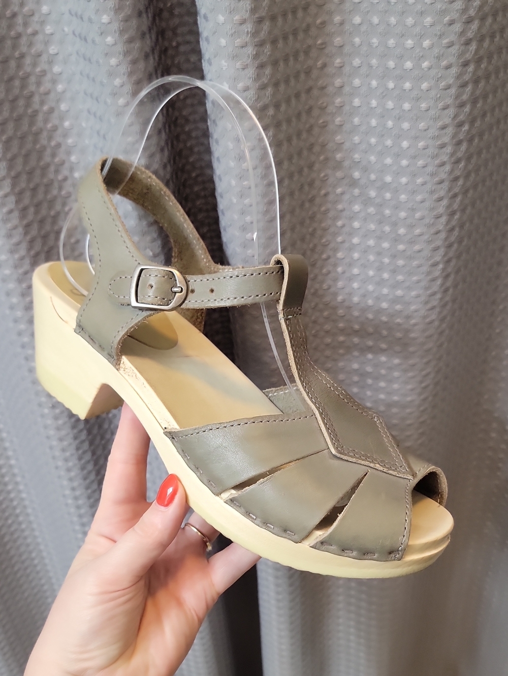 Sven Clogs Diamond Strap Sandals Size 40